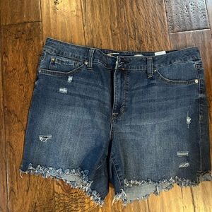 Seven weekend short, size 14 some distressing
